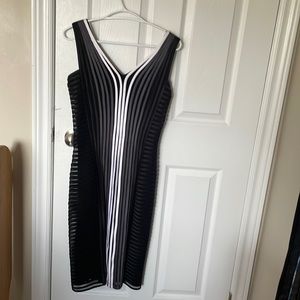 Black and White V neck sleeveless dress